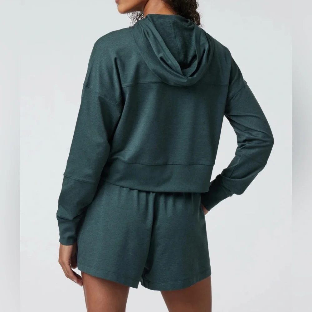 Vuori Halo Half Zip Cropped Hoodie - Picture 2 of 11
